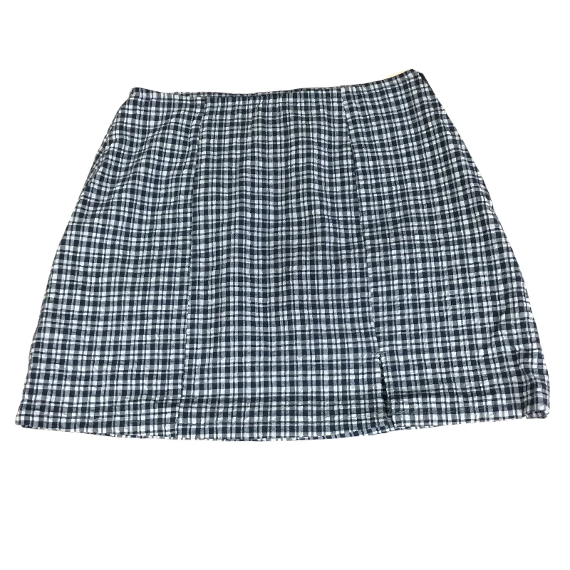 Skirt Mini & Short By Bdg In Plaid, Size: S