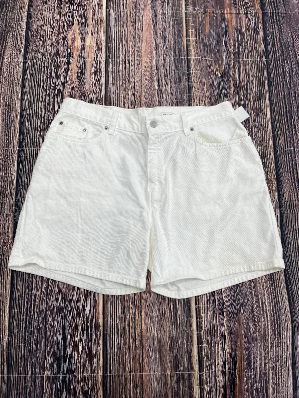 Shorts By Levis  Size: 14