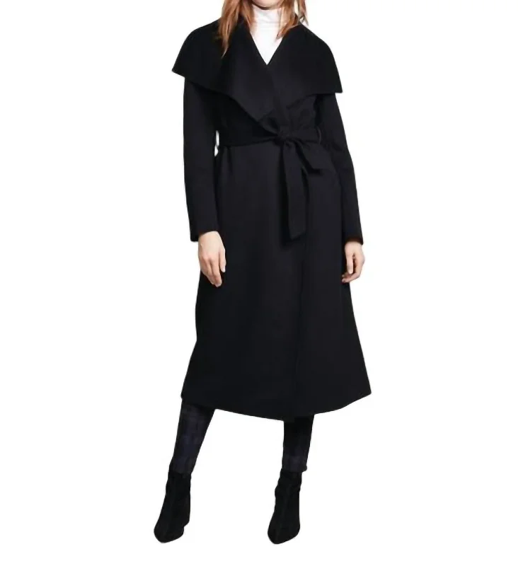 Ladies Belted Light Wool Coat In Black