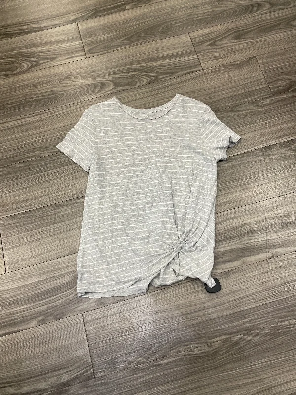 Top Short Sleeve By Time And Tru In Grey, Size: M